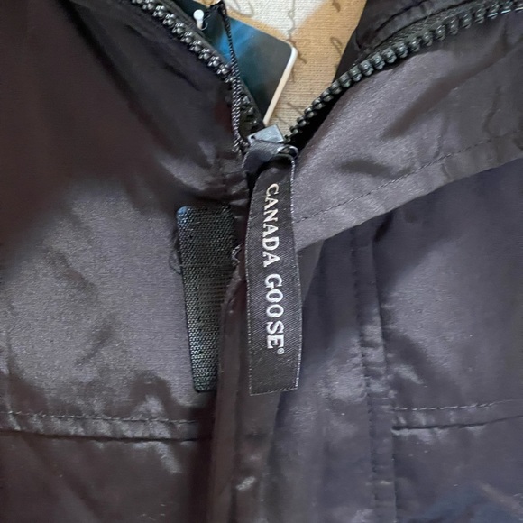 Canada Goose Langford Artic Tech Parka - Picture 6 of 17
